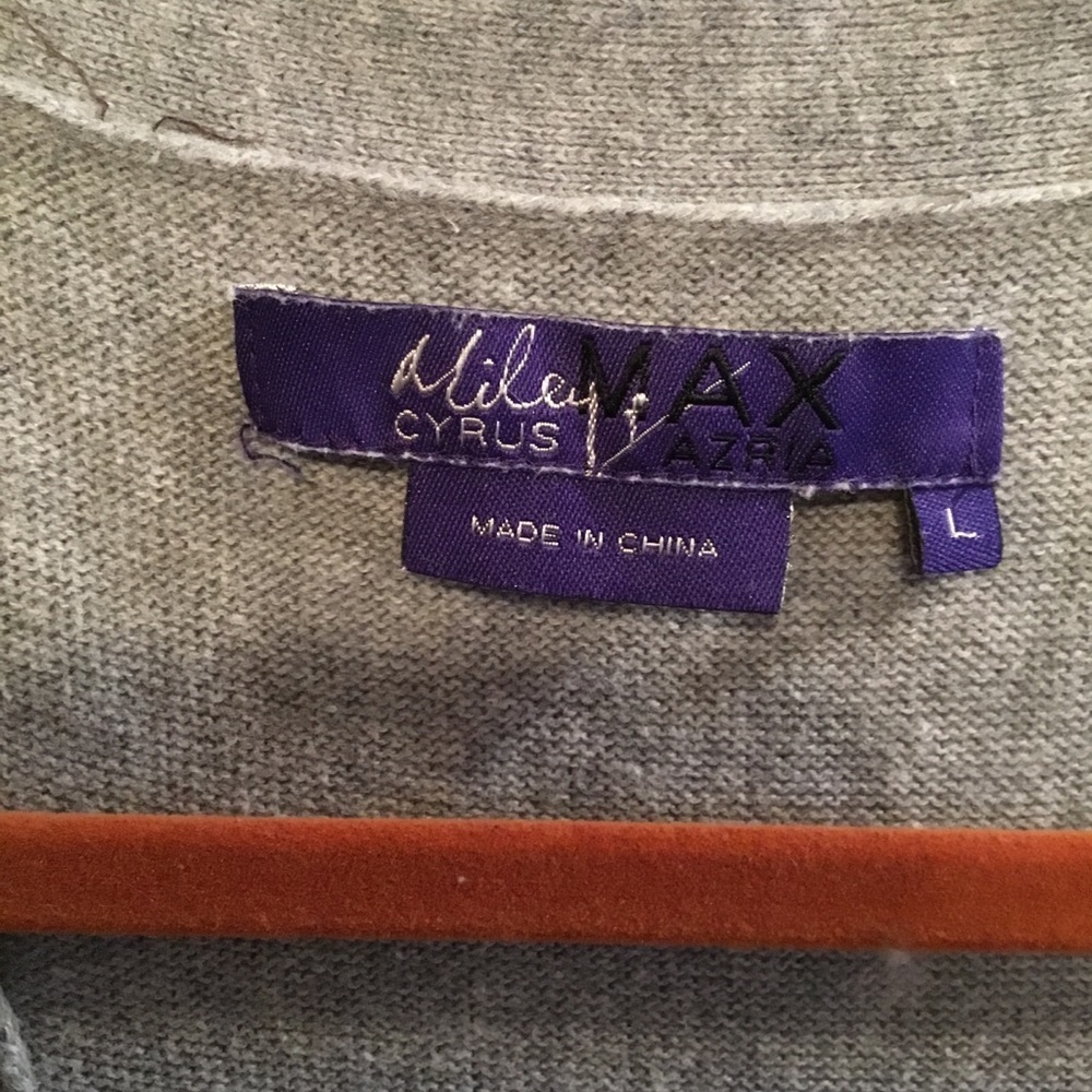 Miley Cyrus Max Azria Gray Sleeveless V Neck Top - Picture 3 of 5